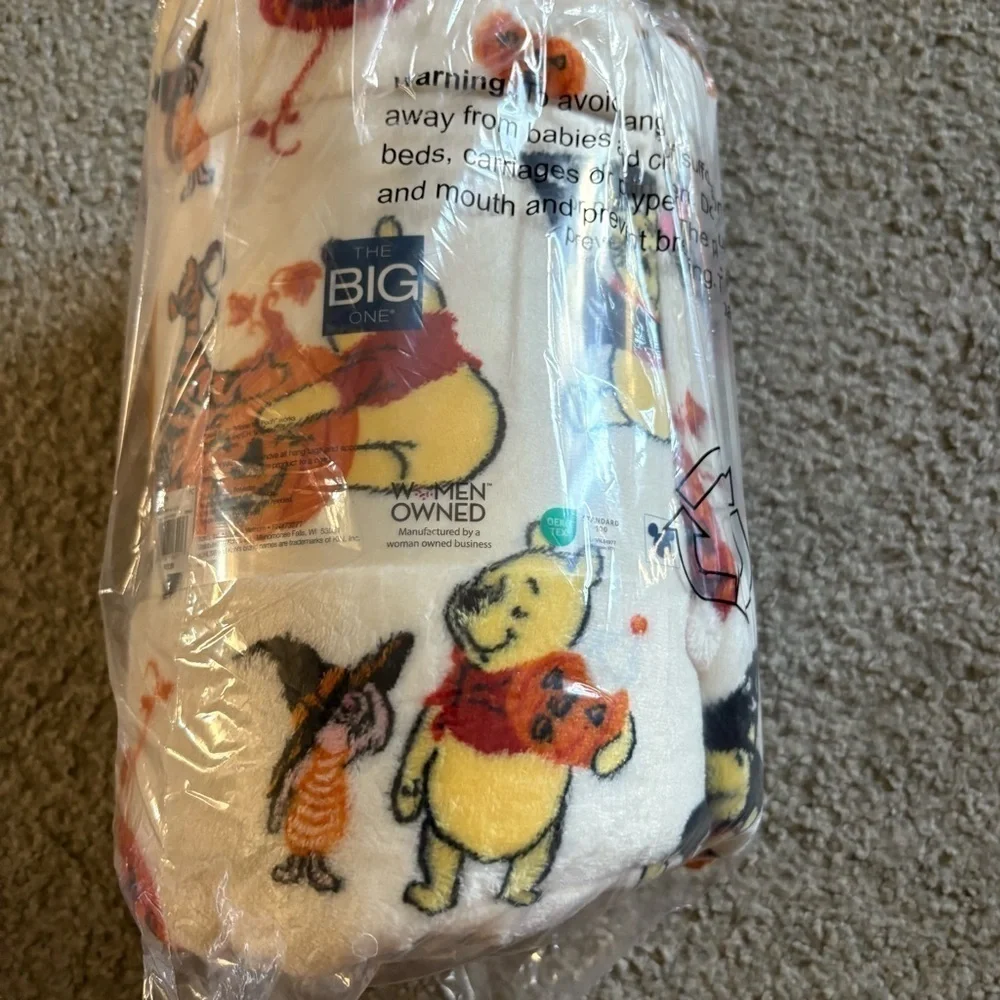 Disney Winnie the Pooh Halloween Fleece Blanket NEW 60”x72” Tan Cream Piglet